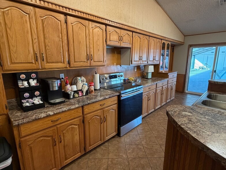 More Photos Of 10603 US Highway 59, Grove Hotel For Sale