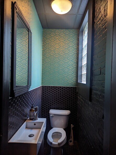 More Photos Of 581 Myrtle Ave, Brooklyn Restaurant For Lease