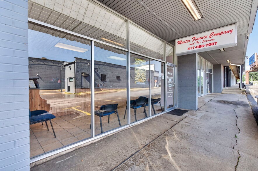More Photos Of 1950 S Glenstone Ave, Springfield Storefront For Sale