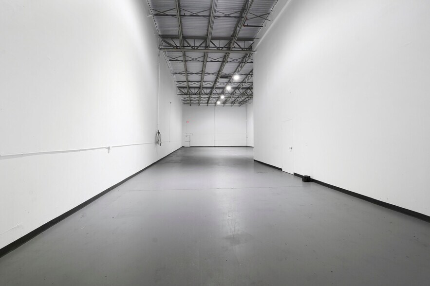 More Photos Of 955 NW 159th Dr, Miami Warehouse For Lease