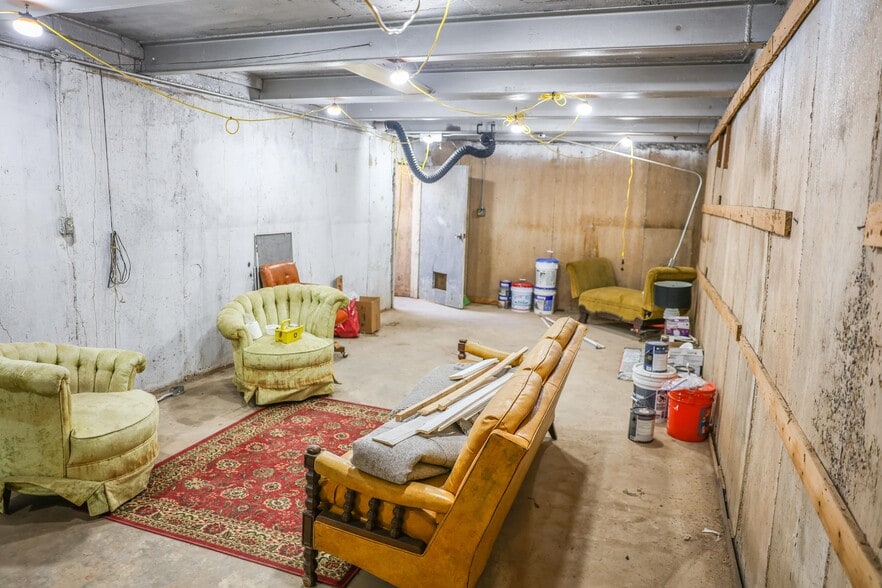 More Photos Of 2423 W Campbell Ave, Phoenix Warehouse For Sale