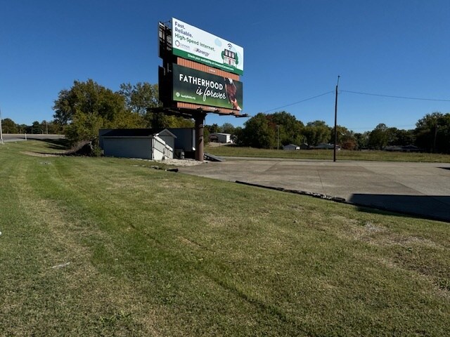 More Photos Of 1650 N Green St, Henderson General Retail For Lease