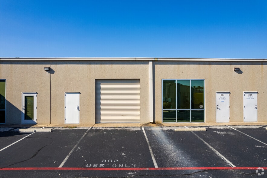 More Photos Of 715 Discovery Blvd, Cedar Park Unknown For Lease