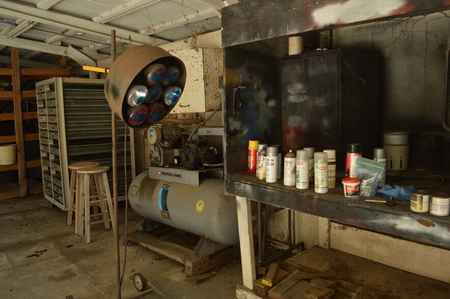 More Photos Of 165 Porsche Ln, Crawfordville Warehouse For Sale