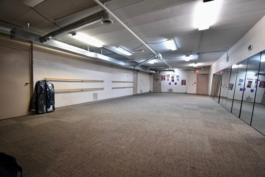 More Photos Of 21900 Middlebelt Rd, Farmington Hills Religious Facility For Sale