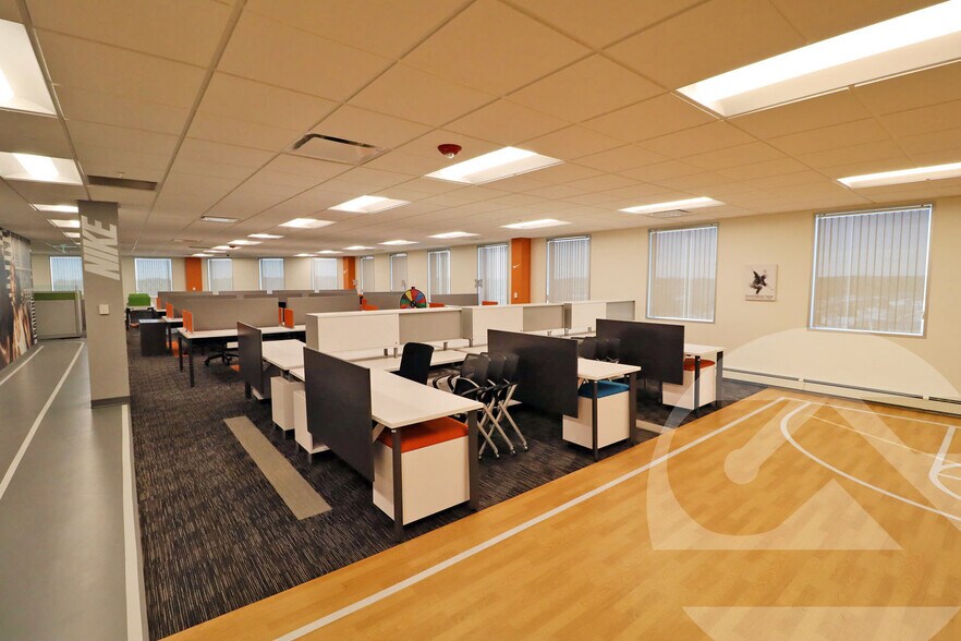 More Photos Of 27100 W 11 Mile Rd, Southfield Office For Lease