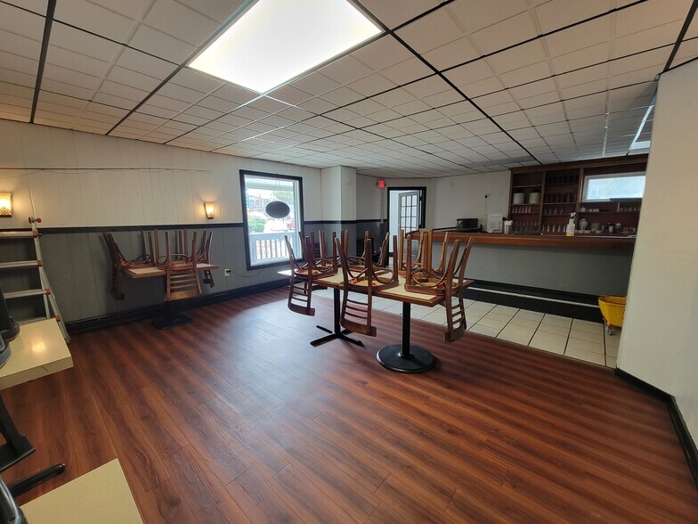 More Photos Of 6618 S Delaware Ave, Martins Creek Restaurant For Sale