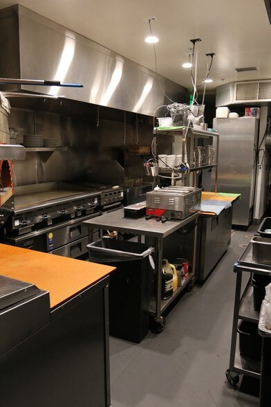 More Photos Of 711 Pacific Ave, Santa Cruz Restaurant For Lease