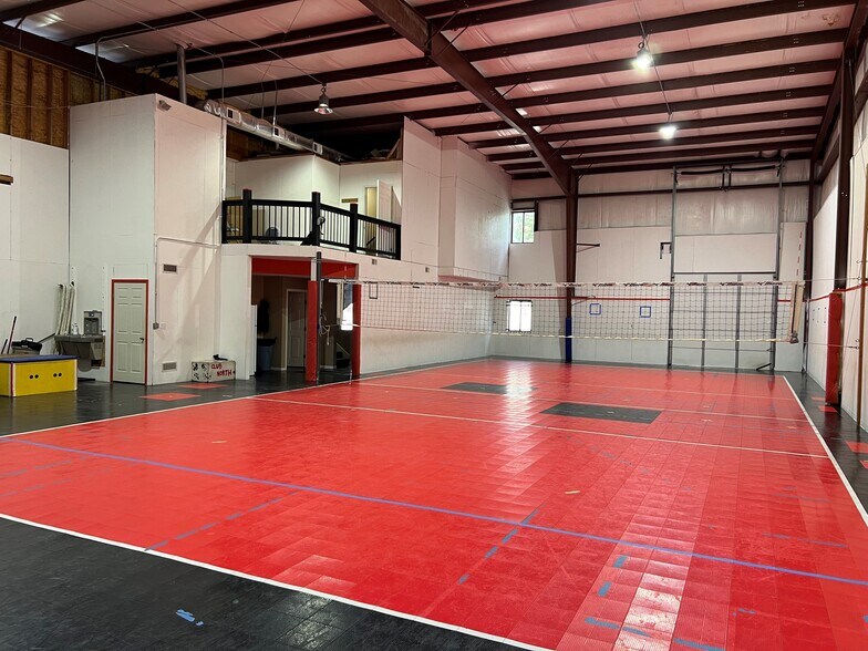 More Photos Of 5110 NW Waukomis Dr, Northmoor Warehouse For Lease