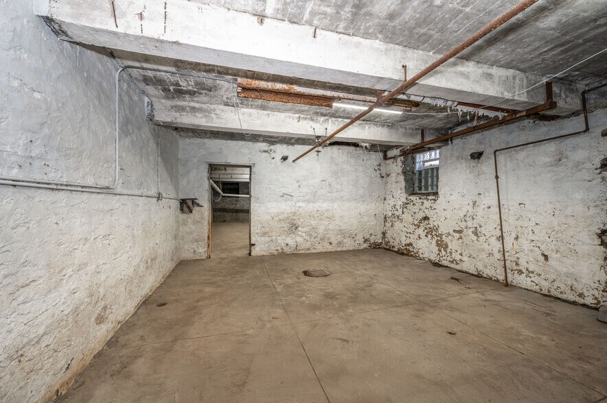 More Photos Of 1514 Kinney Ave, Cincinnati Warehouse For Sale