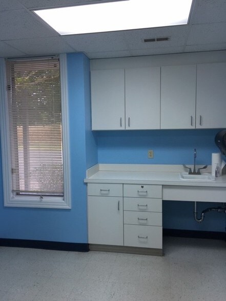 More Photos Of 9506 Hospital Ave, Nassawadox Medical For Sale