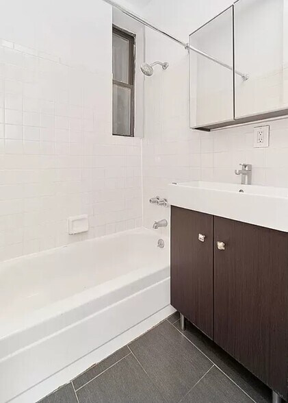 More Photos Of 239 W 20th St, New York Apartments For Sale