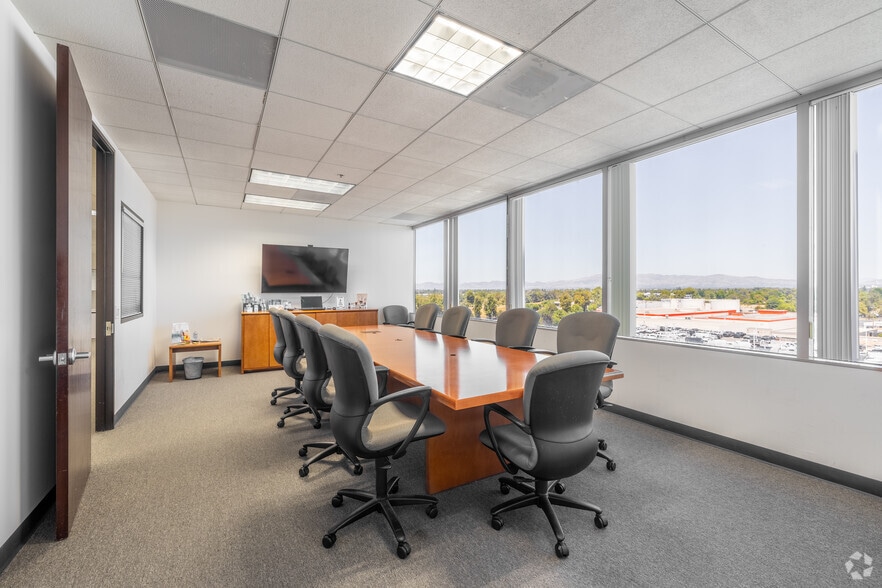 More Photos Of 5805 Sepulveda Blvd, Sherman Oaks Office For Lease