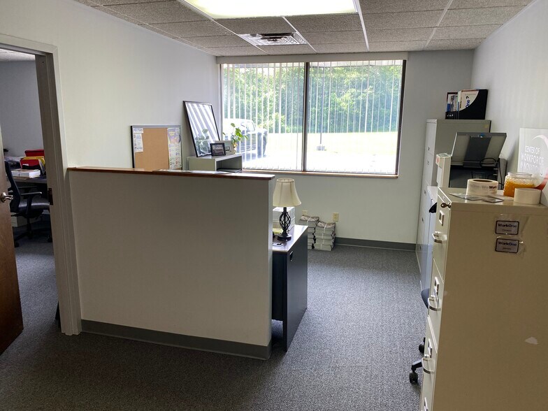 More Photos Of 2804 Boilermaker Ct, Valparaiso Office For Sale