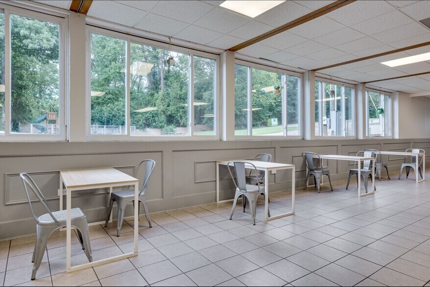 More Photos Of 410 Lord Berkley Rd, Raleigh Office Residential For Lease