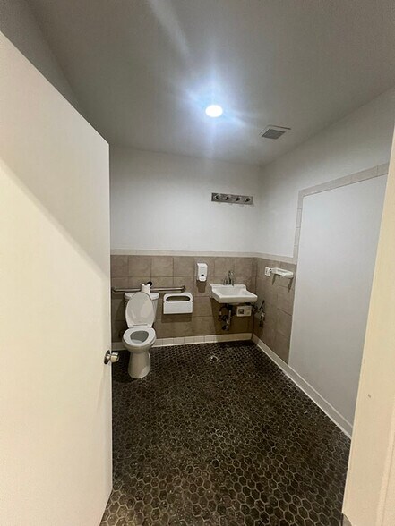 More Photos Of 1784-1930 Erringer Rd, Simi Valley Unknown For Lease