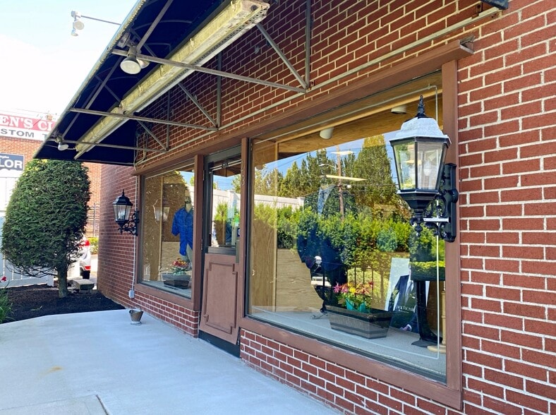 More Photos Of 23 Cambridge St, Burlington Storefront Retail Office For Lease