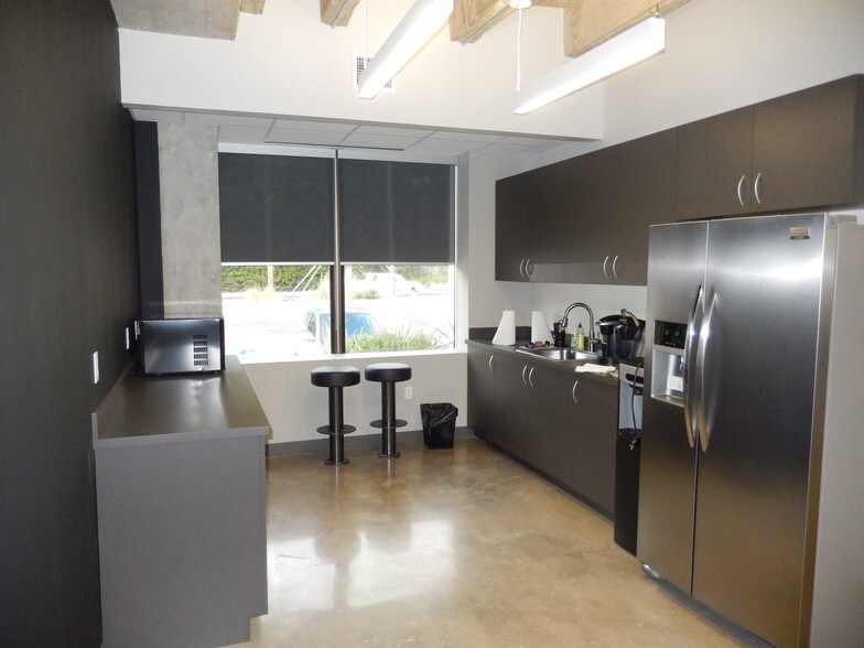 More Photos Of 512 E Riverside Dr, Austin Office For Lease