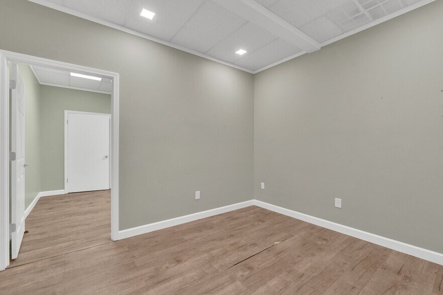 More Photos Of 401 E Myrtle, Johnson City Freestanding For Sale