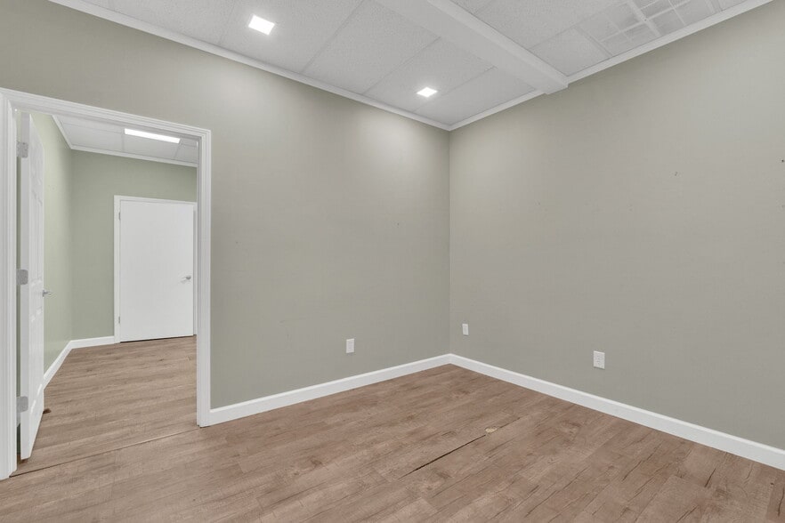 More Photos Of 401 Elm St, Johnson City Freestanding For Sale