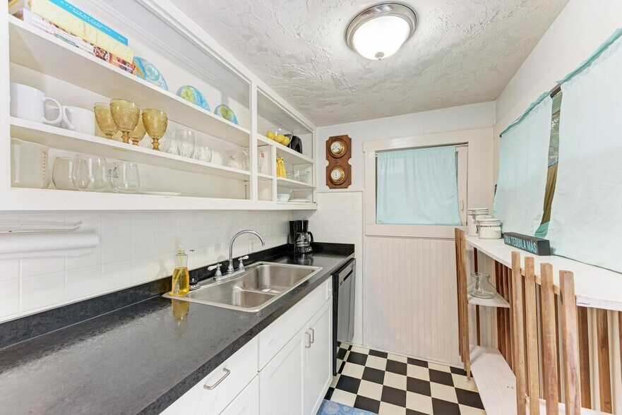 More Photos Of 1533 1st Avenue Dr W, Bradenton Multifamily For Sale