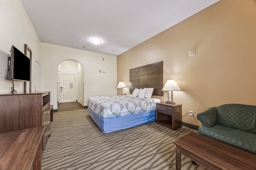More Photos Of 2601 Spencer Hwy, Pasadena Hotel For Sale