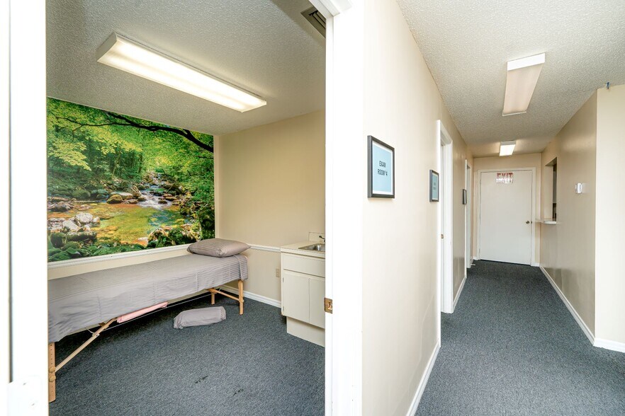 More Photos Of 10245 E Colonial Dr, Orlando Medical For Lease