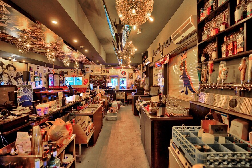 More Photos Of 835-841 NE 3rd Ave, Fort Lauderdale Bar For Sale