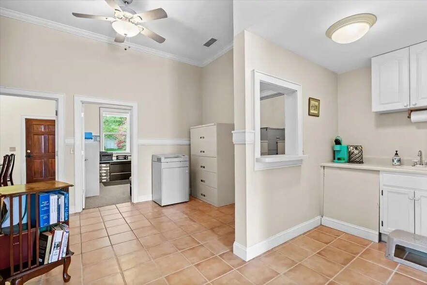 More Photos Of 313 Wolfe St, Cohutta Office For Sale