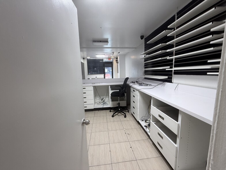 More Photos Of 163 E 36th St, New York Apartments For Lease