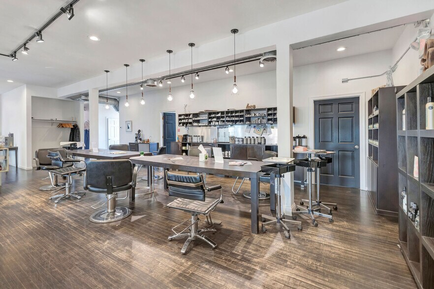 More Photos Of 6091-6095 Montgomery Rd, Cincinnati Storefront Retail Office For Lease