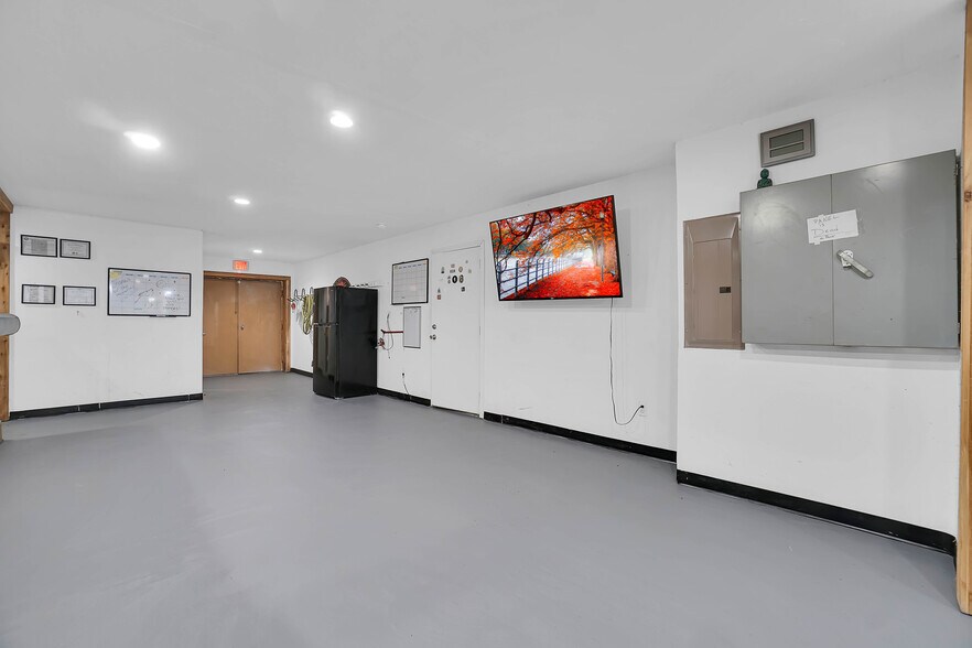 More Photos Of 42851 E County Road 1470, Lone Wolf Land For Sale