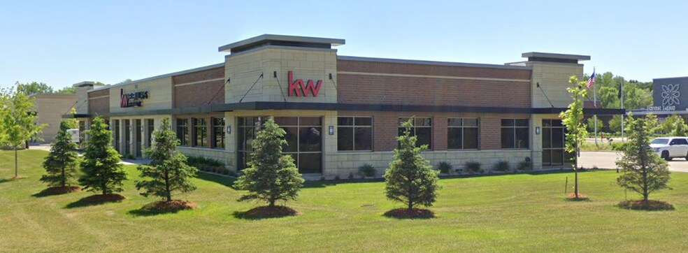 More Photos Of 1420 Lake St S, Forest Lake Storefront For Lease