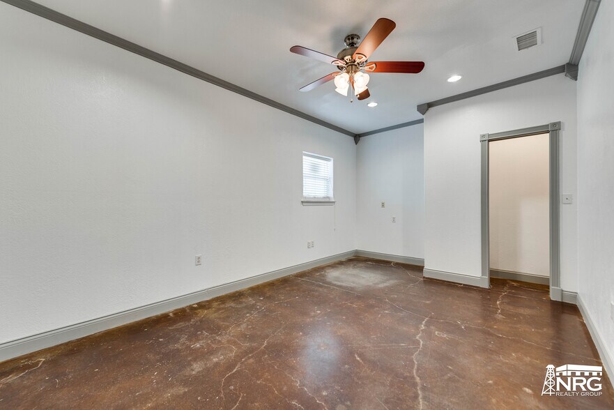 More Photos Of 9507 FM 307, Midland Distribution For Lease