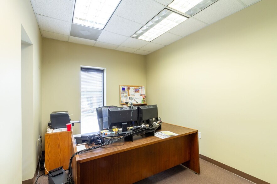More Photos Of 94 E Crogan St, Lawrenceville Office For Lease