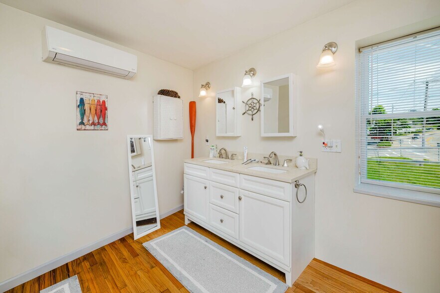 More Photos Of 1019 Main Rd, Tiverton Storefront For Sale