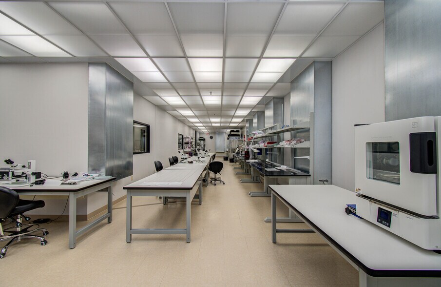 More Photos Of 9330 Kirby Dr, Houston Research And Development For Lease