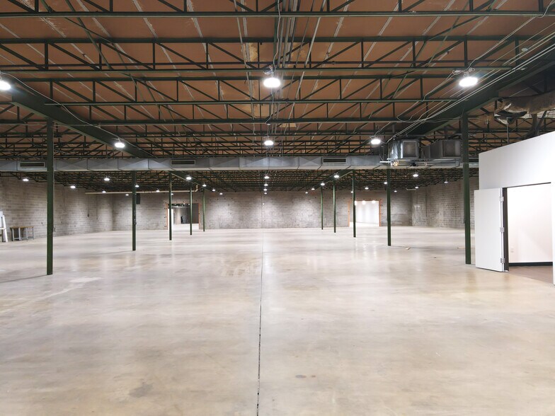 More Photos Of 845 Regal Row, Dallas Warehouse For Sale