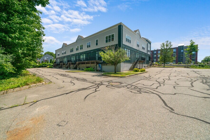 More Photos Of 140 N Franklin St, Holbrook Office For Sale