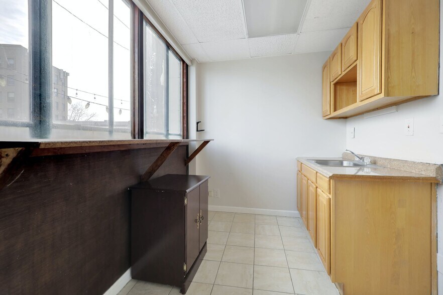 More Photos Of 55 Atlantic Ave, Lynbrook Office For Lease