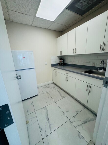 More Photos Of 701-711 NW 27th Ave, Miami Storefront Retail Office For Lease