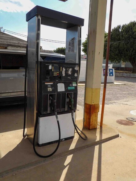 More Photos Of 245971 E Country Rd, Canton Service Station For Sale