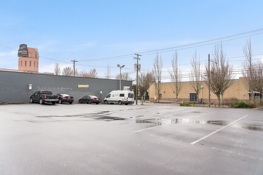 More Photos Of 3701-3719 NE Sandy Blvd, Portland Storefront Retail Office For Lease