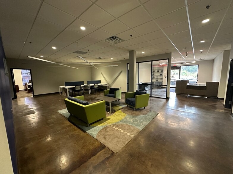 More Photos Of 6915 Button Gwinnett Dr, Doraville Warehouse For Lease