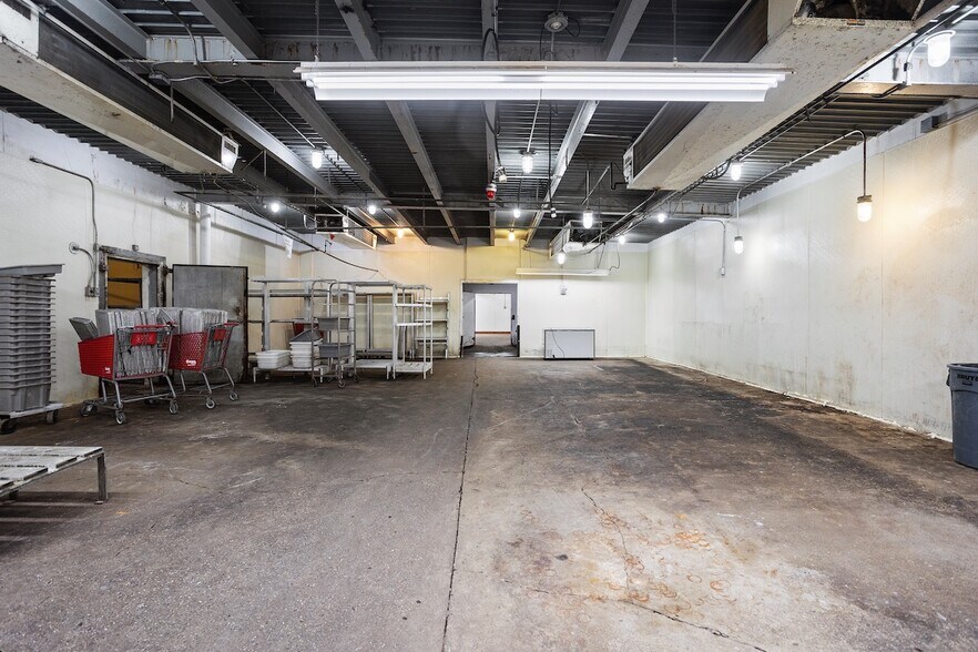 More Photos Of 6101 Detroit Ave, Cleveland Supermarket For Sale