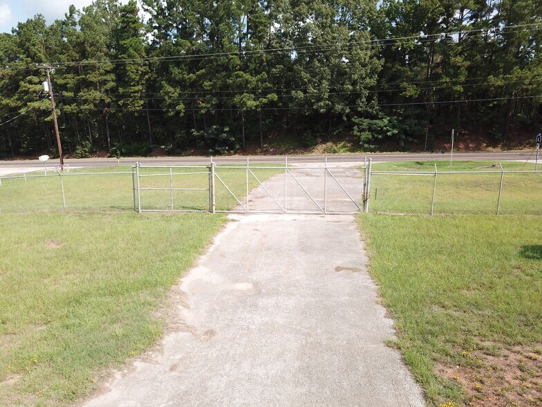 More Photos Of 3381 TX-21 Hwy, Nacogdoches Light Manufacturing For Sale