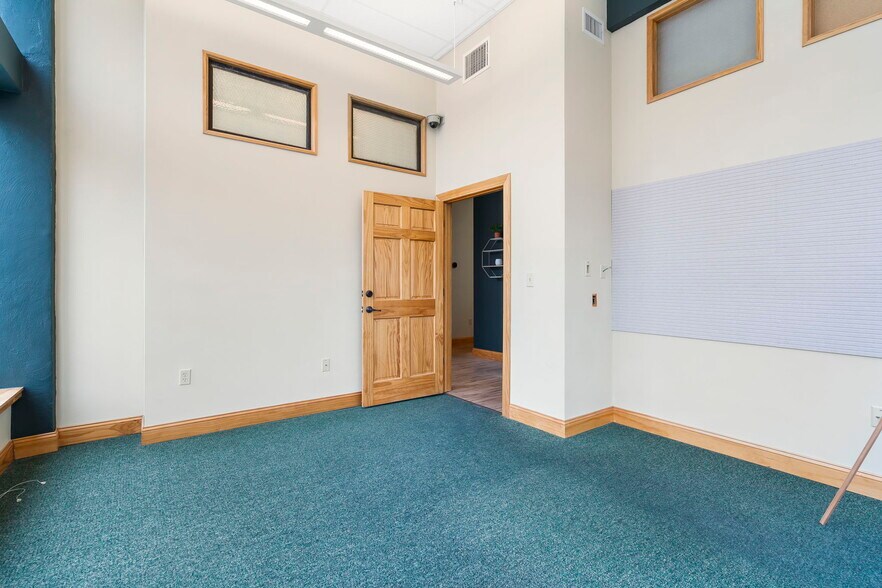 More Photos Of 324 Park Central W, Springfield Office For Lease