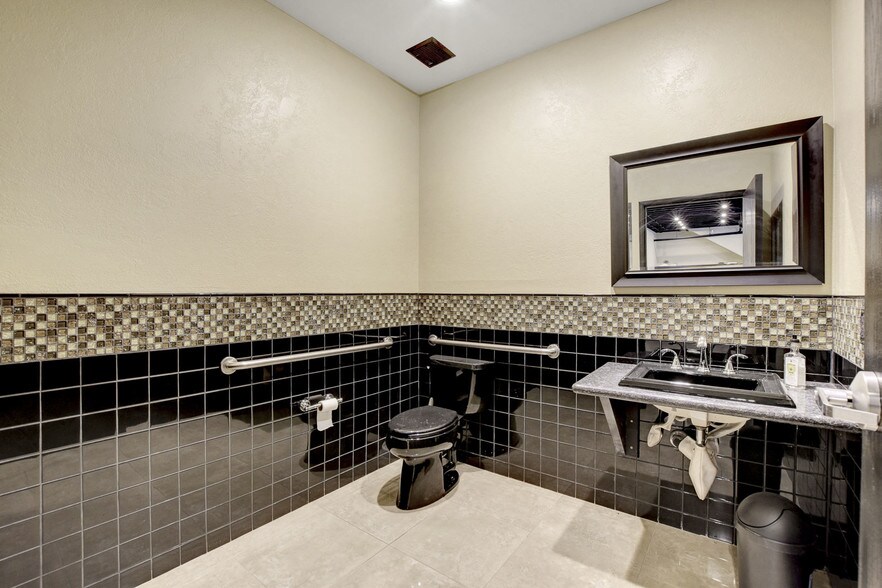 More Photos Of 3852 E Post Rd, Las Vegas Warehouse For Sale