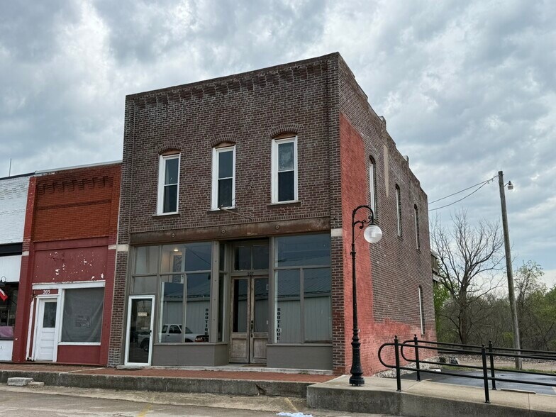 Primary Photo Of 207 W Main St, Ash Grove General Retail For Sale