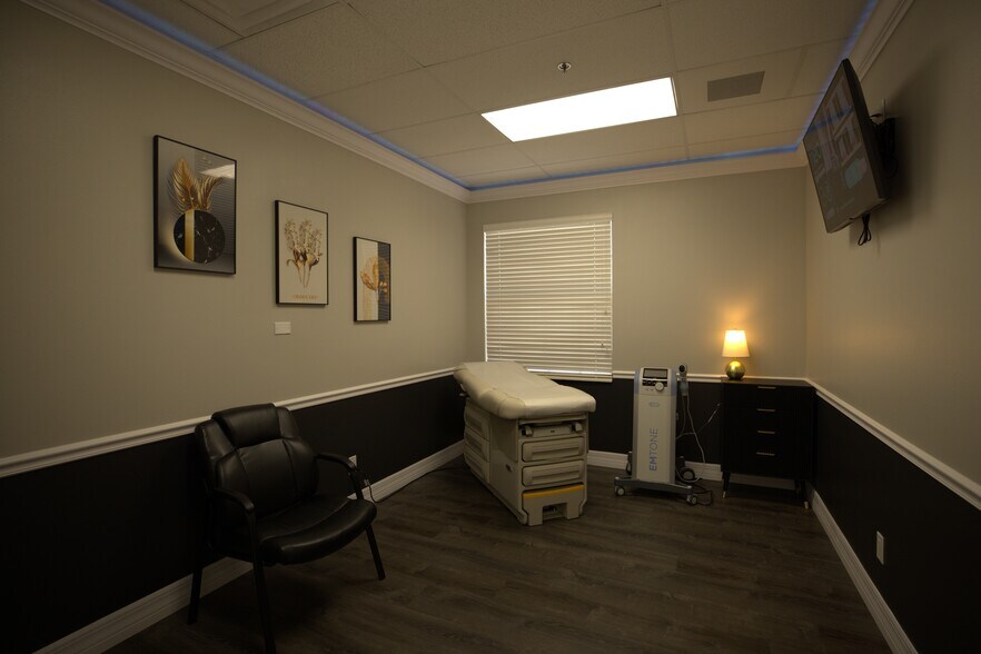 More Photos Of 21942 Edgewater Dr, Port Charlotte Office For Sale